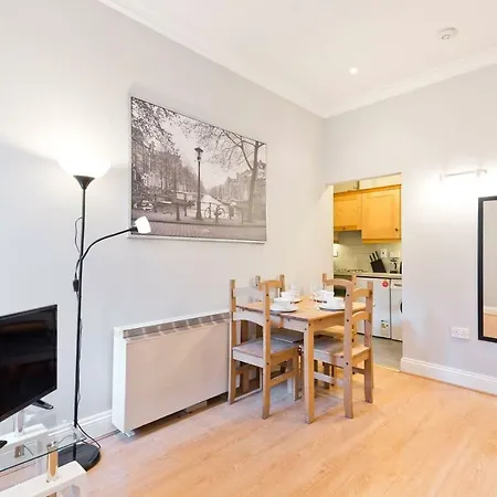 Apartment Located On Prestigious Dame Street *